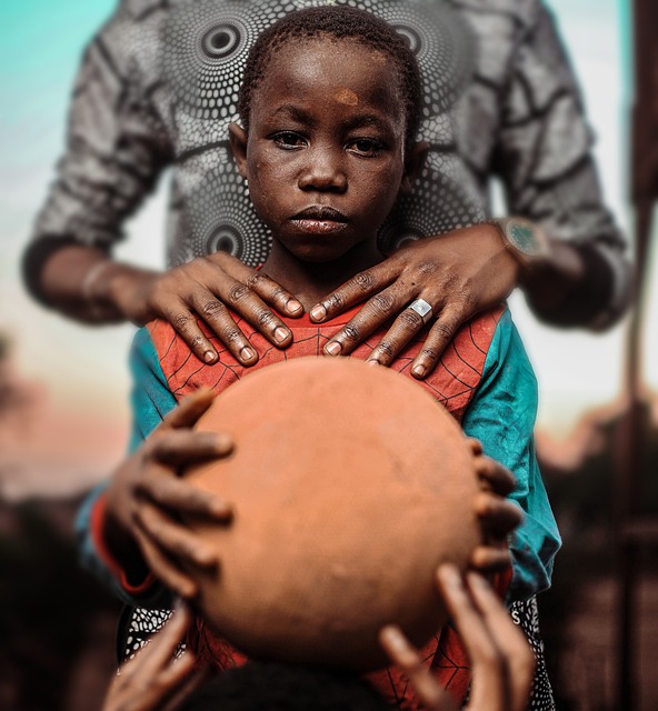 陪跑七年！上海六旬老人用爱帮视障跑友追光.